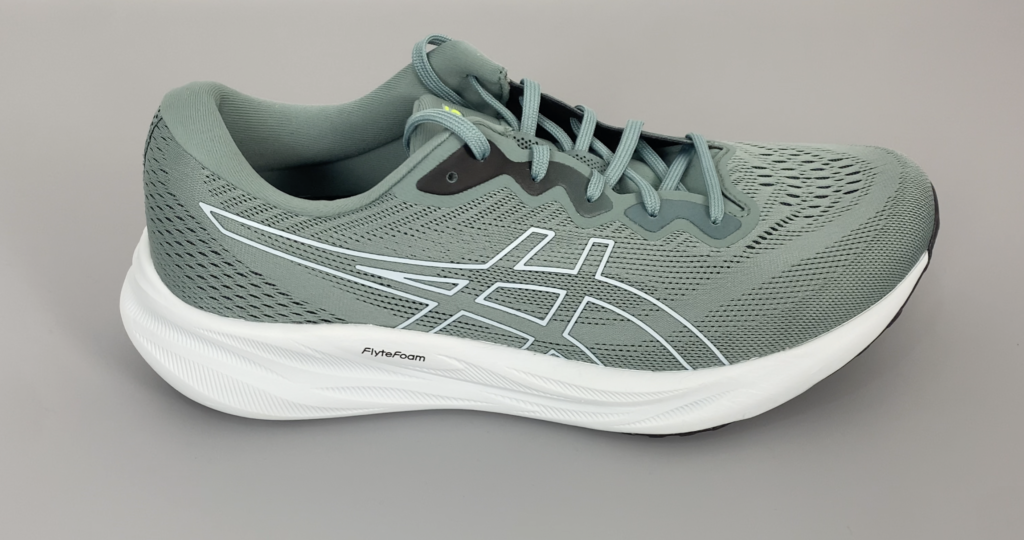 Picture of the Asics gel pulse 15 from the side