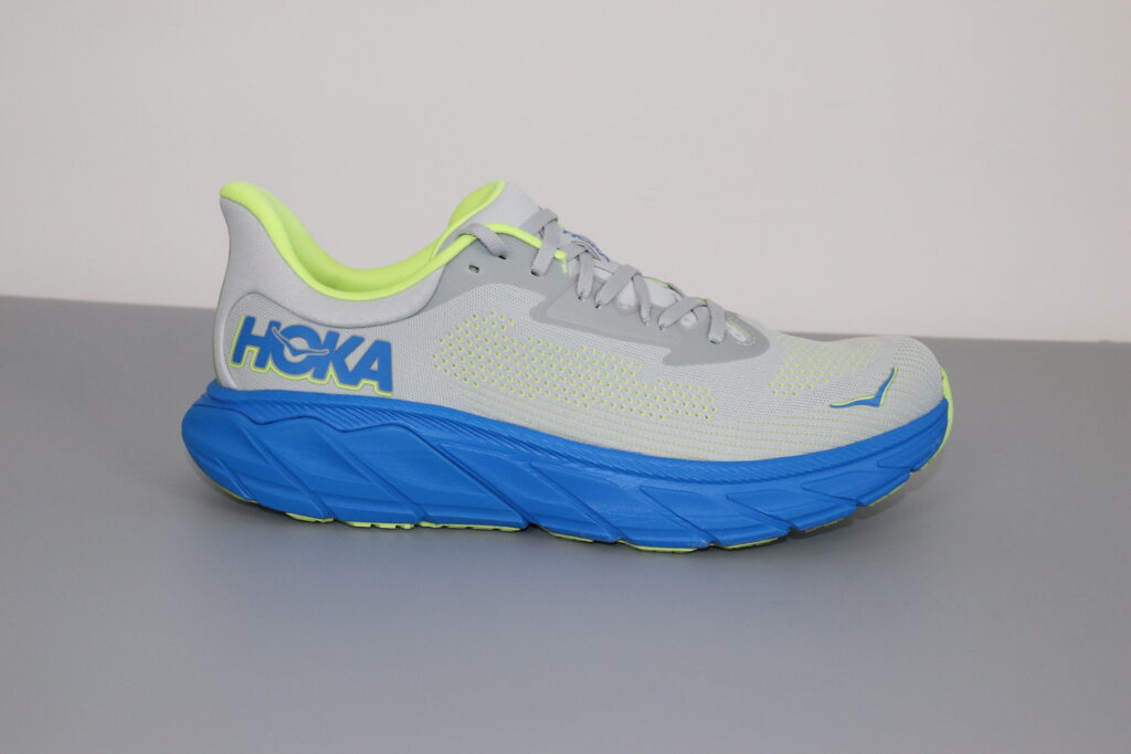 Picture of the Hoka Arahi 7 from the side