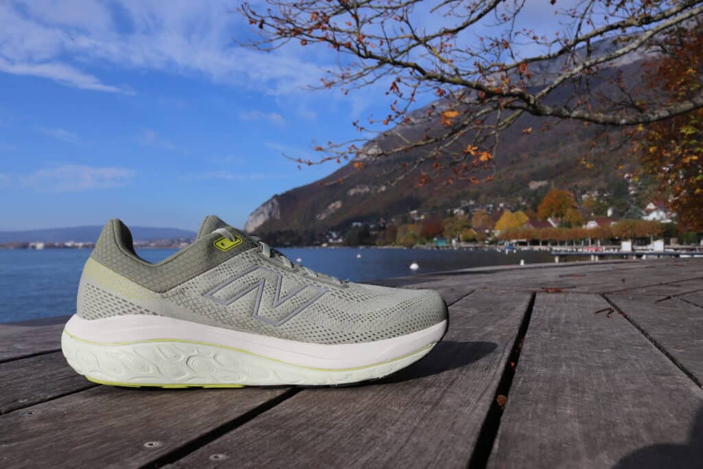 Picture of the New Balance 860v14 medial view at annecy lake