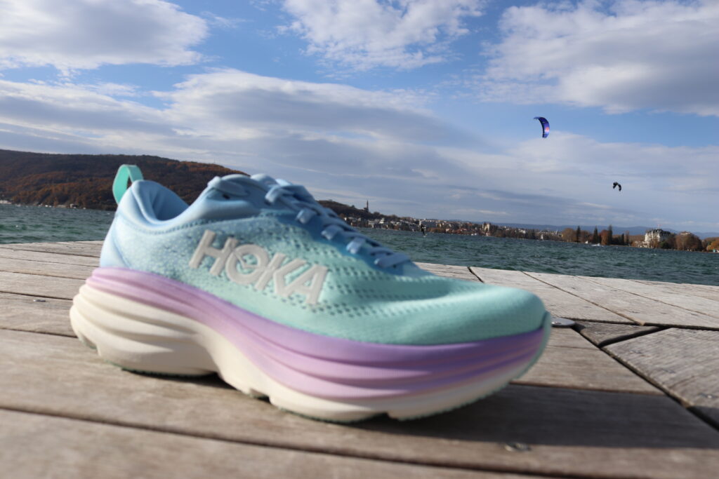 Picture of the Hoka Bondi 8 Side view in annecy