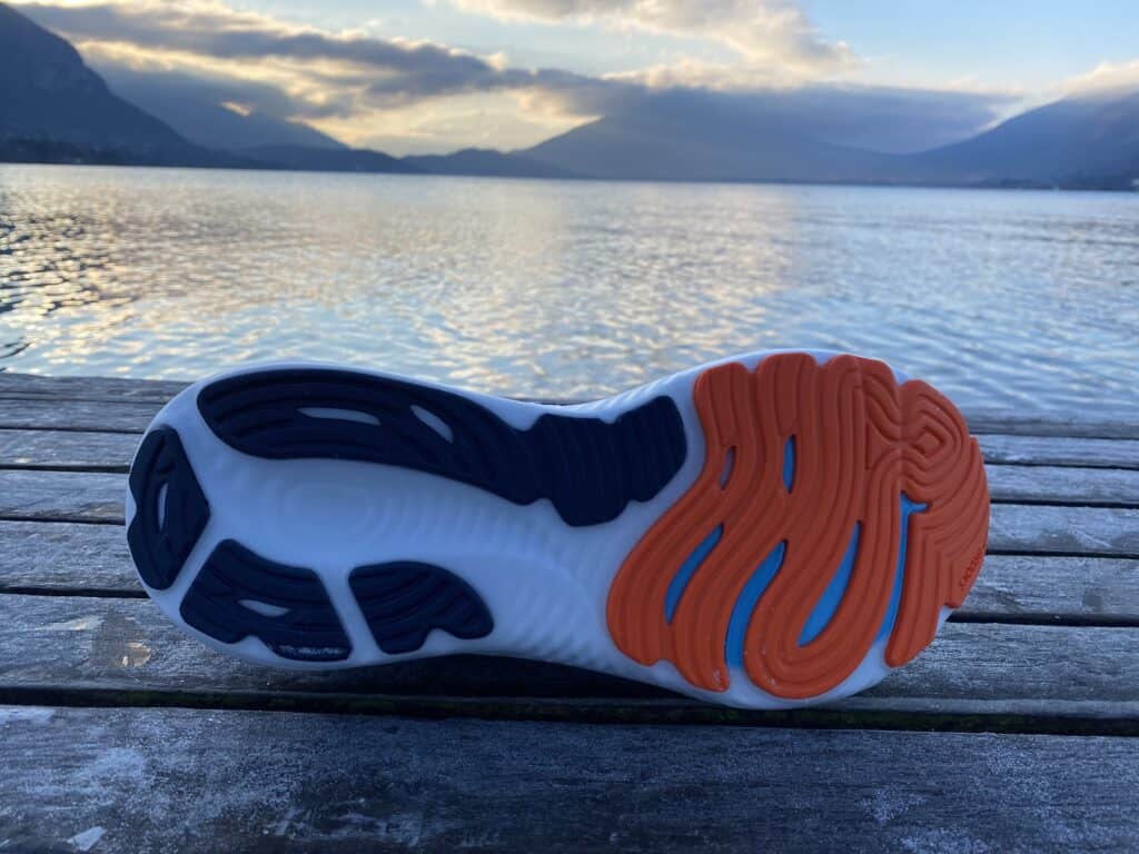 Picture of the outersole of the Brooks Glycerin 22 at annecy lake