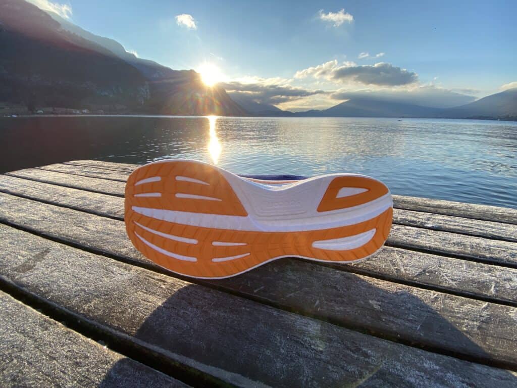 Picture of the out sole of the saucony ride 18 at annecy lake