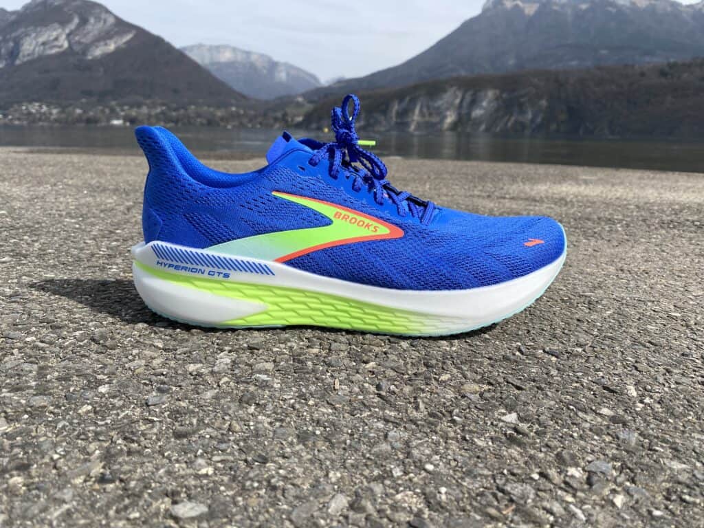 Photo of the Brooks Hyperion GTS 2 from the side at annecy lake