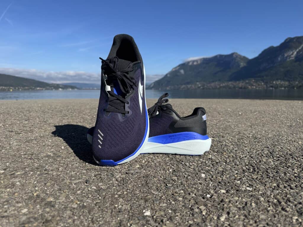 Photo of the Altra Paradigm 8 from the side and showing anatomical toe box