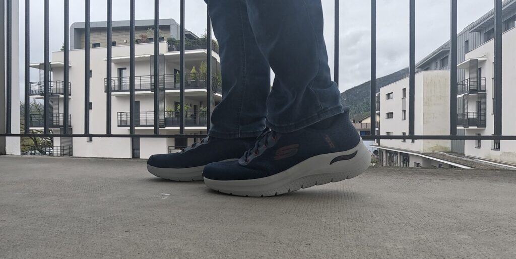 Photo of the Skechers Arch Fit 2.0 from the side