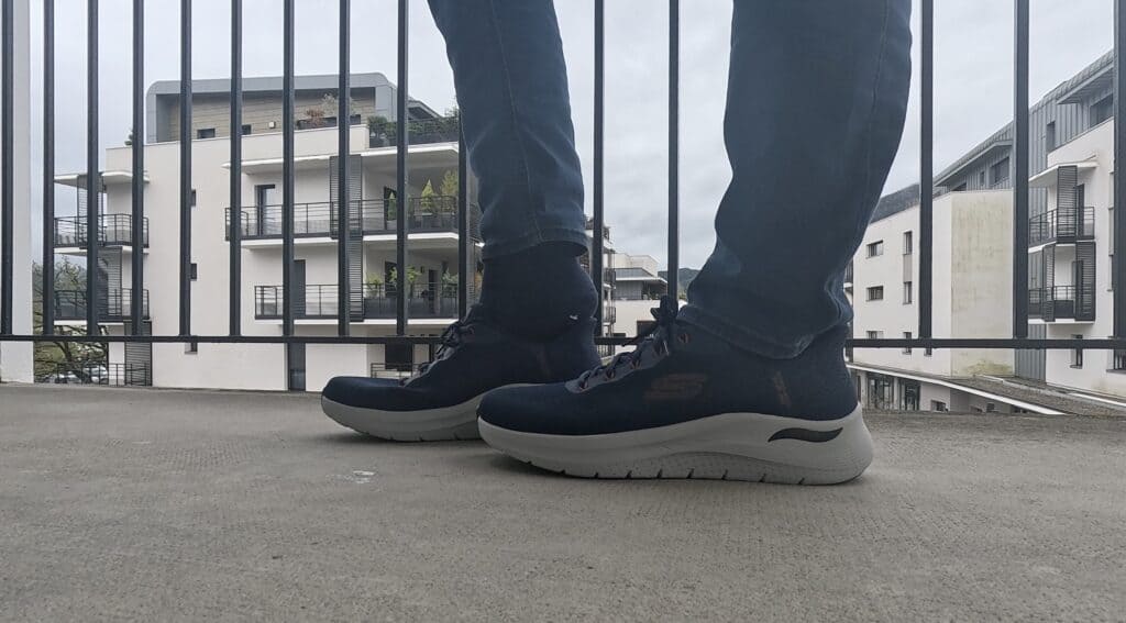 Photo of the Skechers arch fit 2.0 from the side