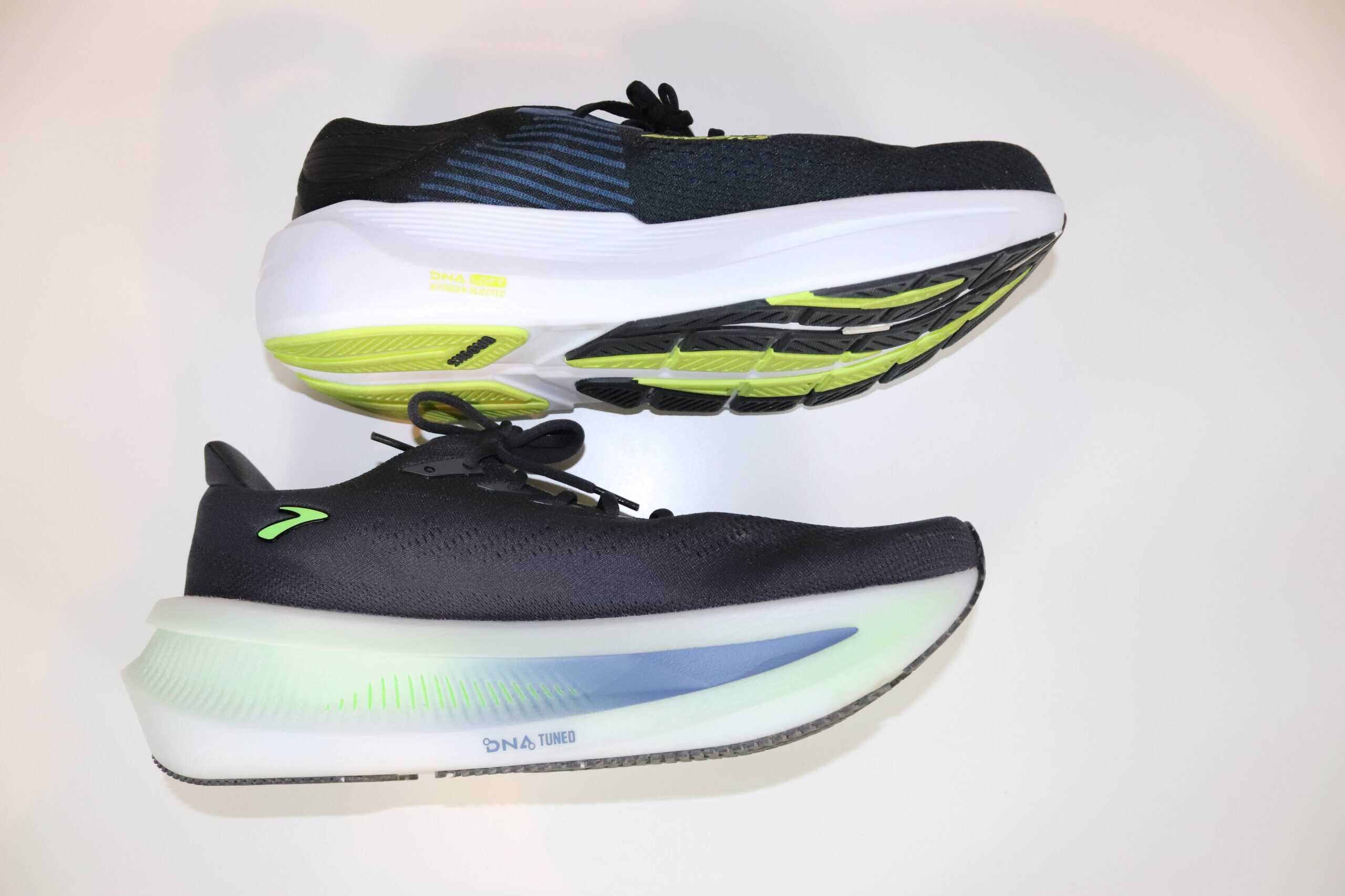 Photo of the Brooks Ghost Max 3 and glycerin max 2 side by side