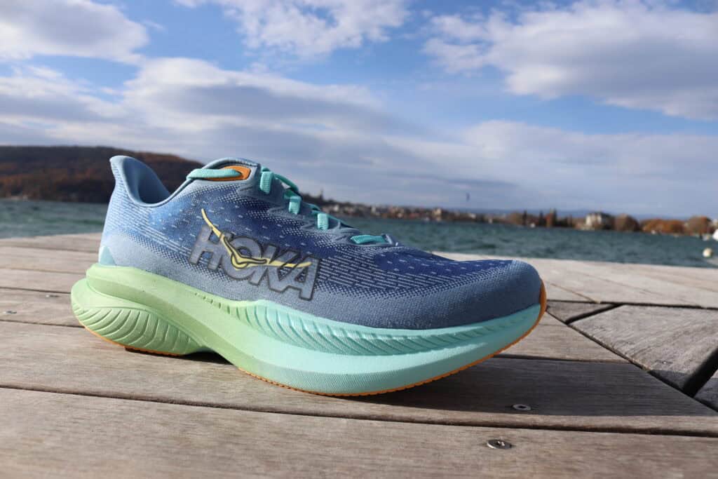 Photo of the Hoka Mach 6 from the side at annecy lake