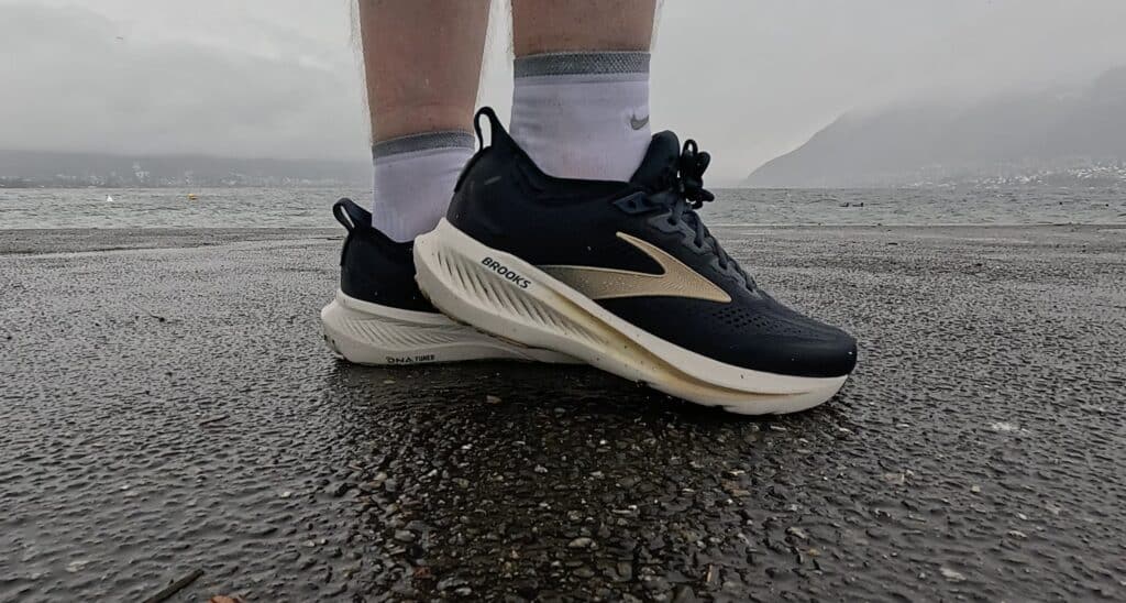 Photo of the Brooks Glycerin 23 in navy and gold from the side