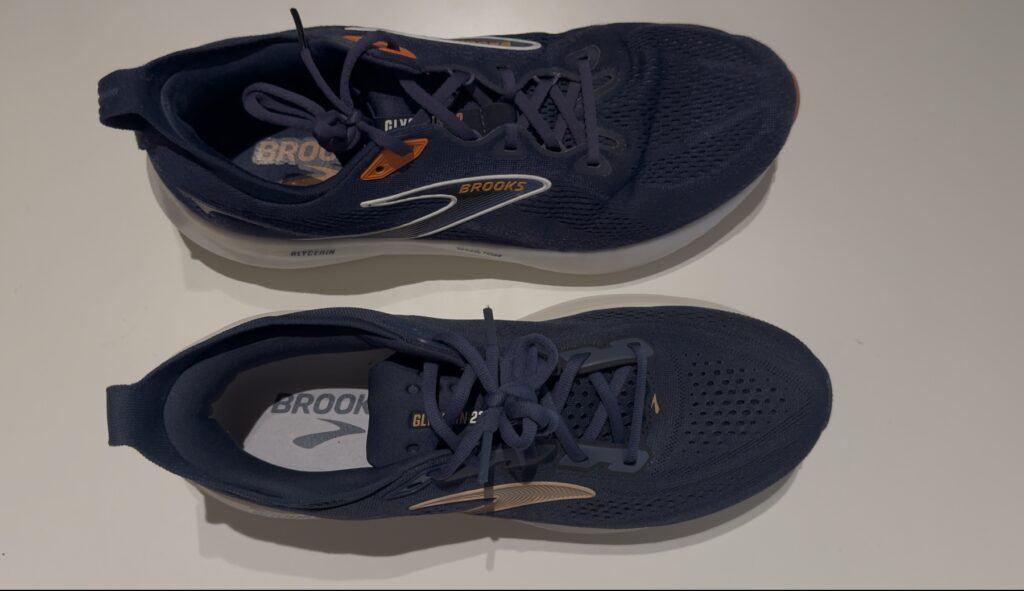 Photo comparison of the uppers of the brooks glycerin 23 and 22 side by side