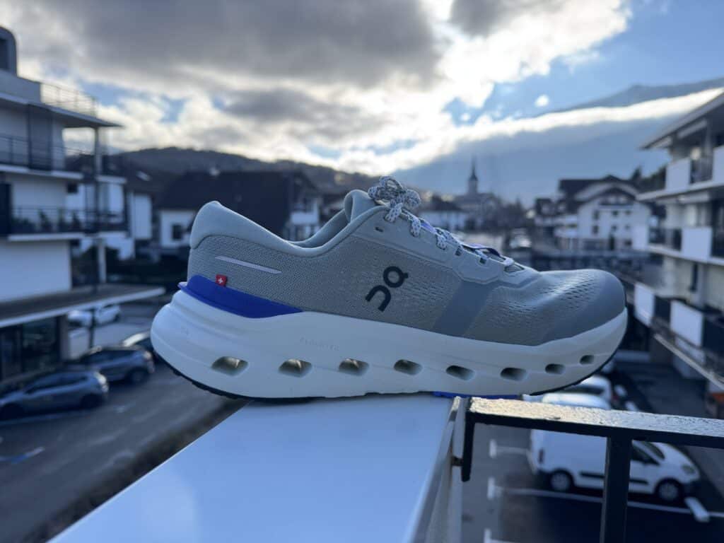 Photo of the ON Cloudrunner 3 Lateral side